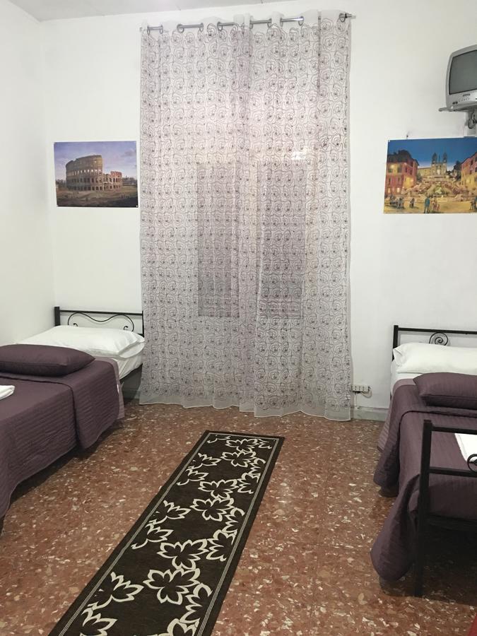 Хостел New Golden House Рим Екстер'єр фото